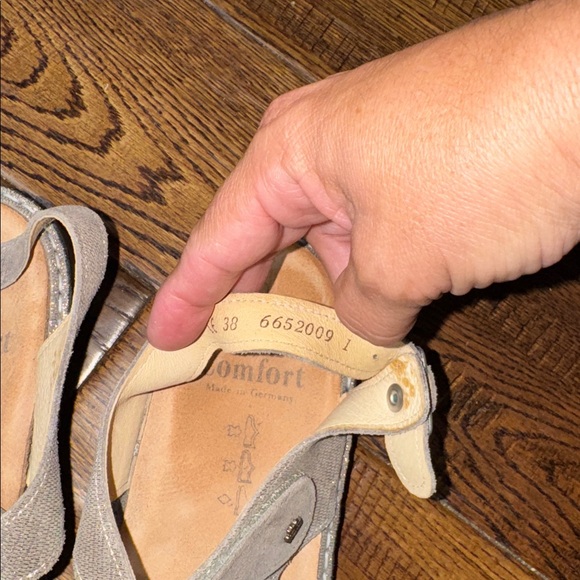 FINN CONFORT Beige Strappy Sandals with Button Detail Size 38 - Picture 5 of 5